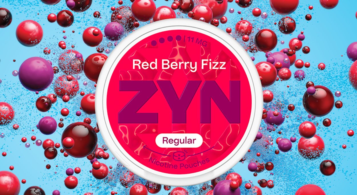 Krabička ZYN Red Berry Fizz na modrom pozadí.