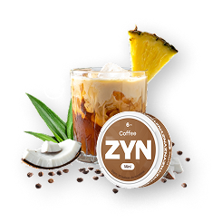 Bebida cremosa con hielo, coco y piña, presentada junto a un envase circular ZYN Coffee..