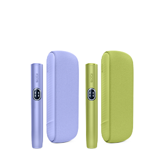 جهاز IQOS ILUMA i باللون الأزرق السماوي وشاحنه