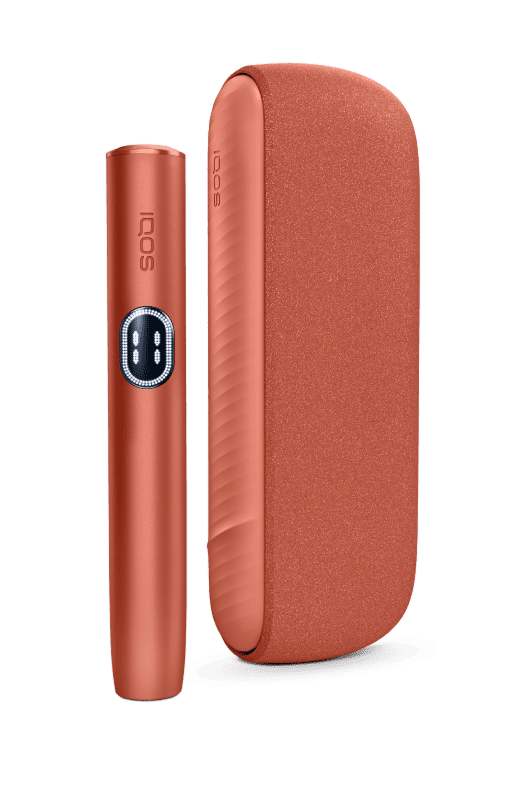 IQOS ILUMA i color terracota, sobre fondo naranja claro.