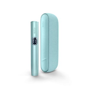 Zařízení IQOS ILUMA i v barvě Breeze Blue a jeho nabíječka