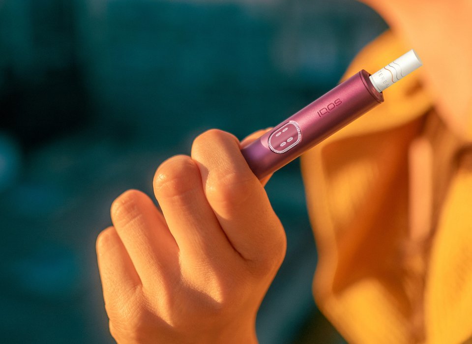 تفاصيل يد تحمل جهاز IQOS ILUMA