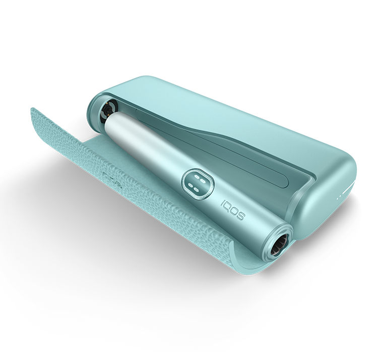 Un IQOS ILUMA i PRIME color Breeze Blue abierto