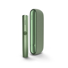 Green IQOS ILUMA device and its charger