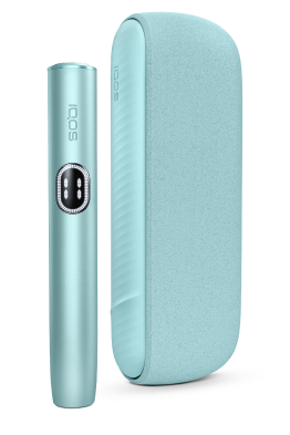 IQOS ILUMA i držalo in žepni polnilnik v Breeze Blue barvi
