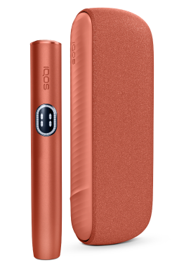 IQOS ILUMA i držalo in žepni polnilnik v Vivid Terracotta barvi