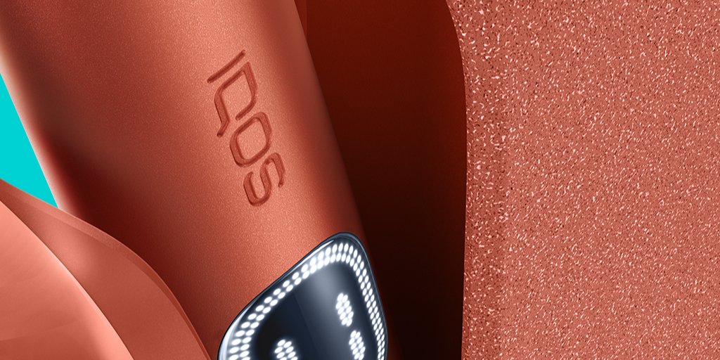 IQOS ILUMA i držalo in žepni polnilnik v Terracotta barvi