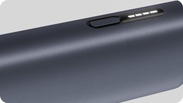 IQOS ILUMA i ONE naprava v Midnight black na mizi