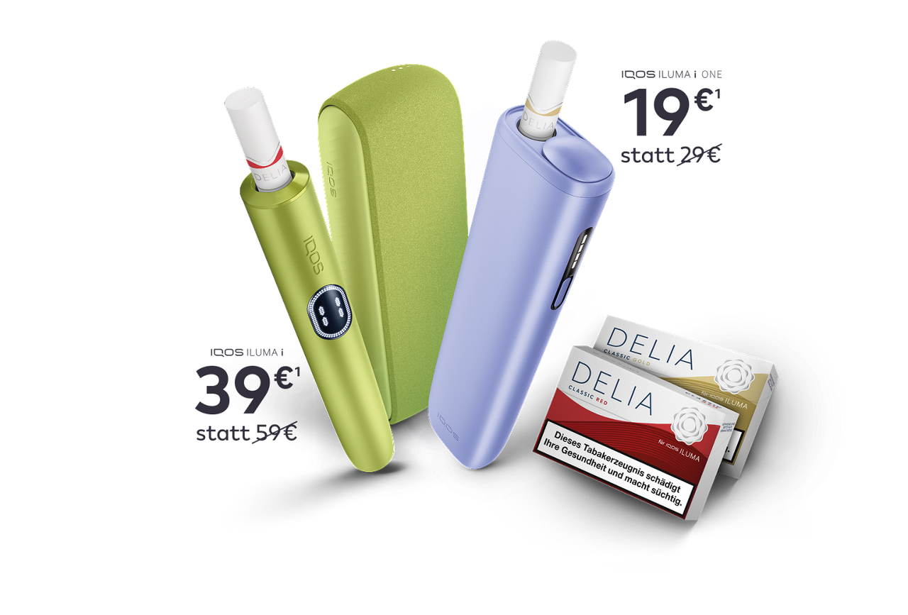 Zwei IQOS ILUMA i Geräte vor einem grün-lila Hintergrund