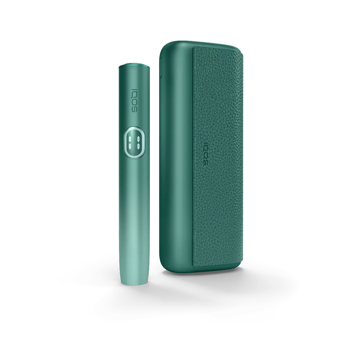 Dispositivo IQOS Iluma i turquesa con cargador verde oscuro sobre fondo azul
