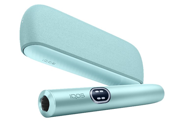 IQOS ILUMA i Holder & Pocket Charger in the color Breeze Blue.