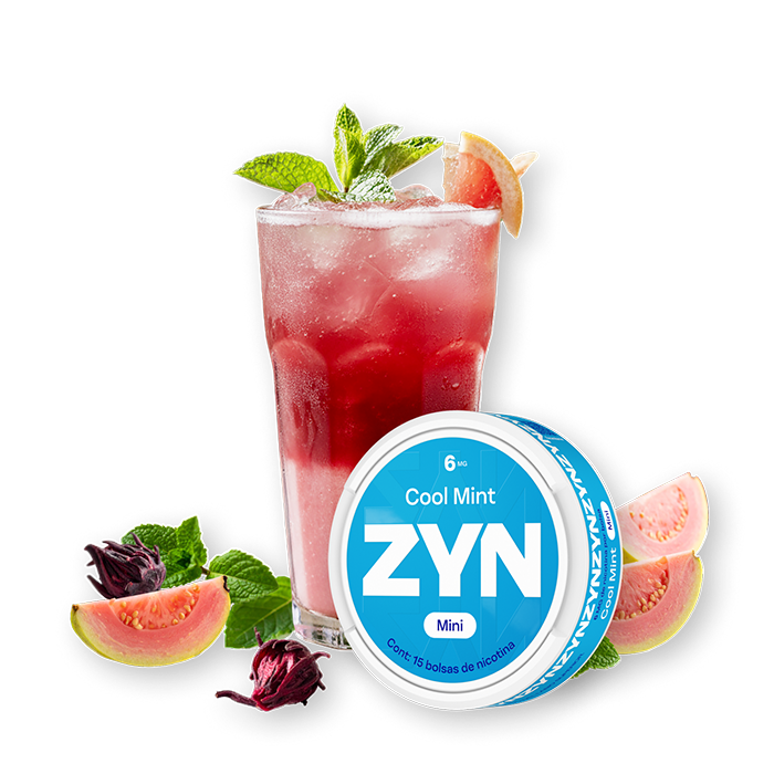 Bebida rosada con hielo y hojas de menta, rodeada de guayaba y frutos rojos, junto a un envase circular ZYN Cool Mint