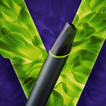 Un vape desechable VEEV now ULTRA Sabor Manzana Ácida, en un fondo verde claro del logo VEEV. 