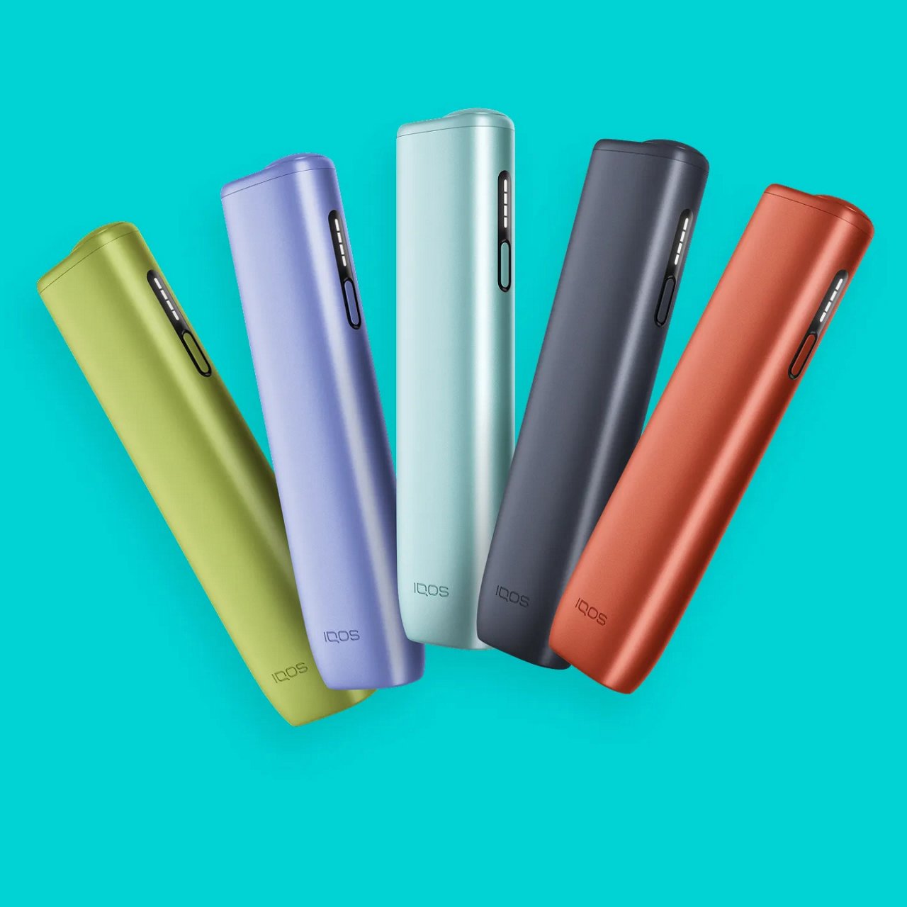 La gamme IQOS ILUMA i ONE (appareil tout-en-un) : 5 appareils de couleurs différentes (Vert Anis, Lila, Aigue-Marine, Noir Intense et Terracotta).