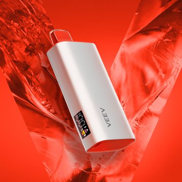 Un vape desechable&nbsp;VEEV now ULTRA&nbsp;sabor menta, en un fondo azul turquesa del logo VEEV. 