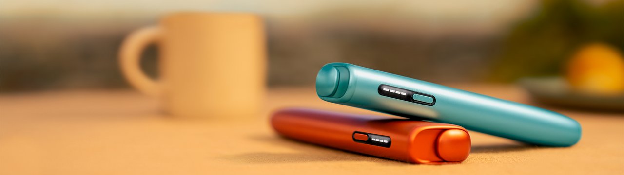 Blue IQOS ILUMA i ONE above a red IQOS ILUMA i ONE