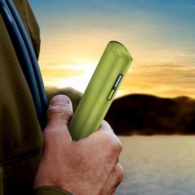  User holding the latest leaf green IQOS ILUMA i ONE device