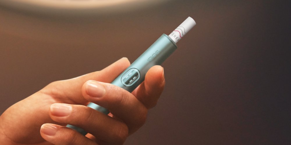 IQOS ILUMA i PRIME Tabakerhitzer in der Farbe Breeze Blue.