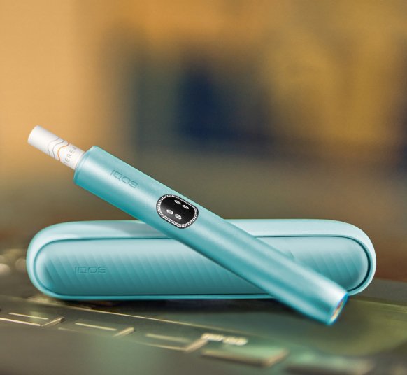 IQOS ILUMA i in der Farbe Breeze Blue  abgebildet