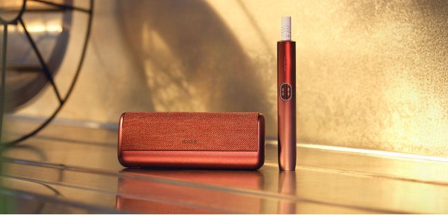 IQOS ILUMA i PRIME Gerät und Holder in Rot