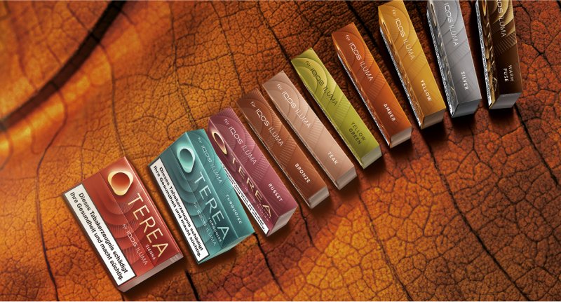TEREA Tabaksticks abgebildet vor einem Tabakblatt Hintergrund