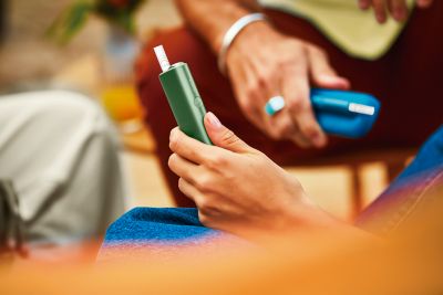 holding green ILUMA device