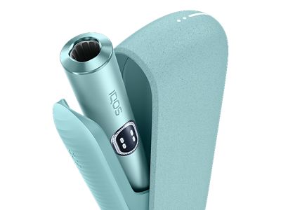 Un IQOS ILUMA i color Breeze Blue