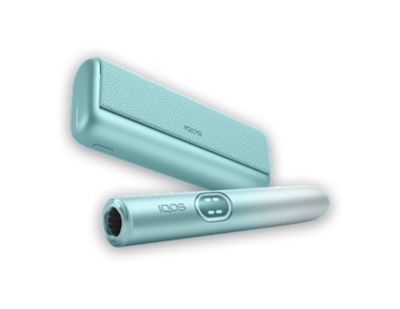 Un IQOS ILUMA i PRIME color azul brisa.