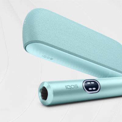 IQOS ILUMA i in der Farbe Breeze Blue