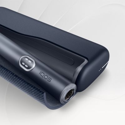 IQOS ILUMA i PRIME in der Farbe Midnight Black