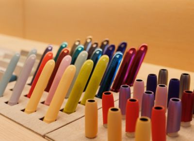 Eine bunte Vielzahl von IQOS ORIGINALS DUO Kappen und Klappen-Covern. 