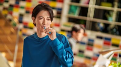 Persona smoking IQOS device