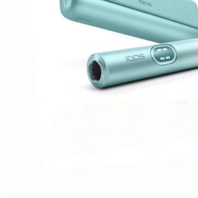 Detail zařízení IQOS ILUMA v blankytné barvě