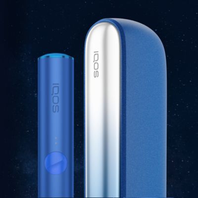 Zařízení IQOS ILUMA na vesmírném pozadí