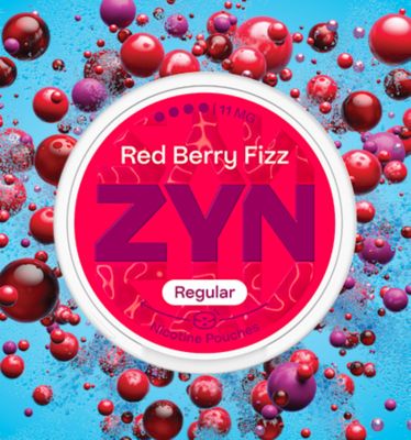 Krabička ZYN Red Berry Fizz na modrém pozadí.