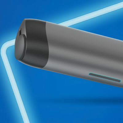 Zařízení lil SOLID Ez v detailu na modrém pozadí