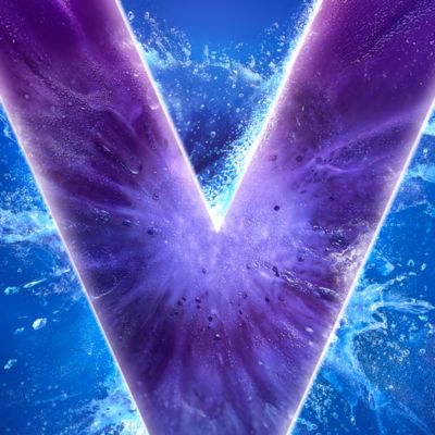 Písmeno V na modrém pozadí