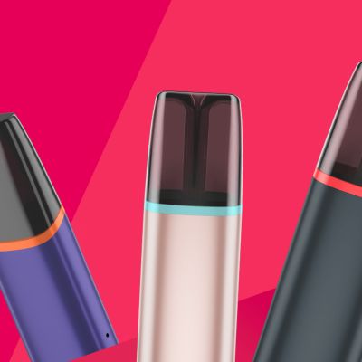 VEEV ONE na červeném pozadí.