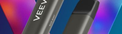 VEEV NOW zařízení na barevném pozadí