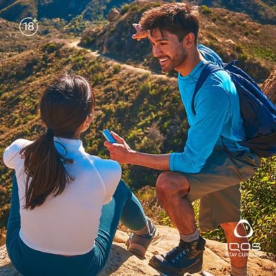 Two friends in conversation after a hike while holding their IQOS ILUMA devices