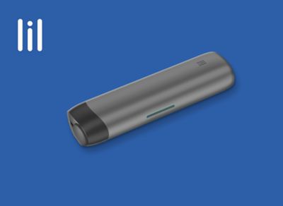 Šedé zařízení lil SOLID Ez na modrém pozadí.