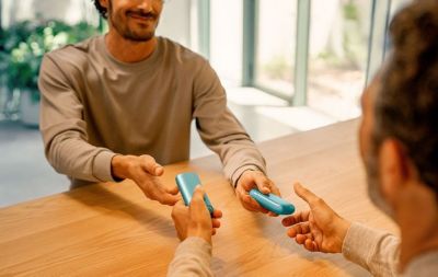 How long does IQOS take to charge?