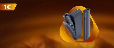 IQOS ILUMA i MID at ONE gris avec étui de recharge, présentés sur un fond dégradé noir et orange.