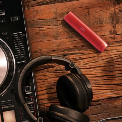 IQOS ORIGINAL Sarclet liegt auf einem Tisch