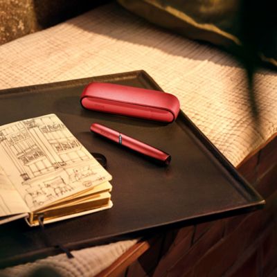 IQOS ORIGINAL Sarclet liegt auf einem Tisch