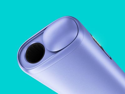 Vijolična IQOS ILUMA i ONE, detajl iz zgornje perspektive.