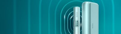 IQOS IUMA i PRIME holder and charger on turqoise background.