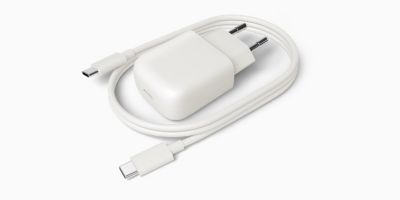 Adaptador y cable de carga de un IQOS Iluma.