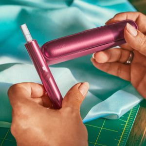 Are the lights on the Holder flashing white?