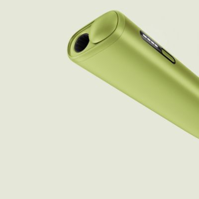 Ein IQOS ILUMA i ONE Gerät in der Farbe Green